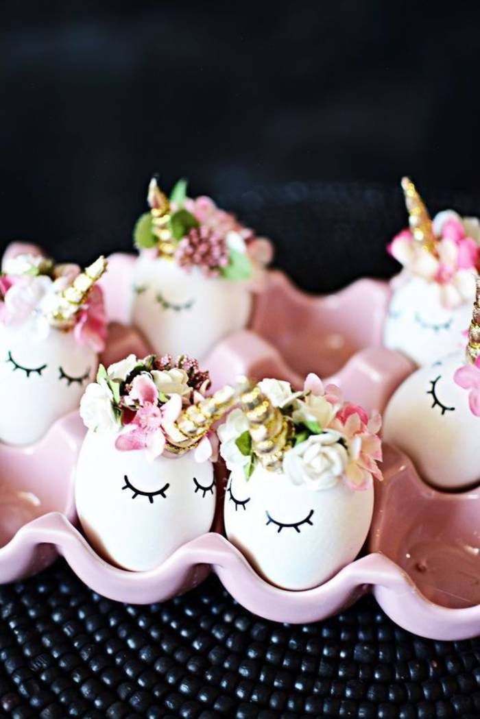 Декор Великодніх яєць: милі єдинороги. Якщо у вас є донька, онука чи племінниця, яка обожнює рожевих поні і чарівних єдинорогів, то великодні яйця викличуть у дівчинки бурю захоплення.