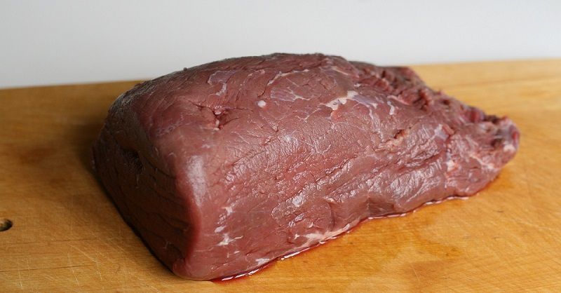 Залийте м'ясо горілкою, а ще краще — коньяком, і подивися, що станеться через 3 дні. Оригінальний та простий рецепт в'яленого м'яса.