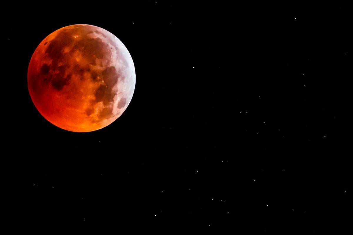 Космічна обсерваторія зафіксувала затемнення Сонця Місяцем. Це стало можливо завдяки вдалому розташуванню апарату на момент зйомки.