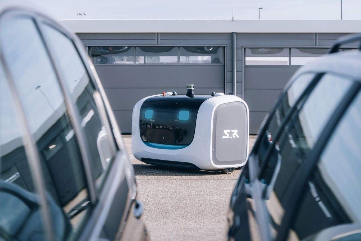 У Ліонському аеропорту відкриють роботизовану парковку. Роботи самі відвозять автомобілі на їх місця, а потім вивозять назад до прильоту власників.