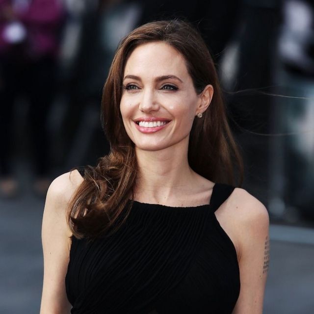 ЗМІ: Анджеліна Джолі хоче покинути Голлівуд. Джерело стверджує, що актриса хоче почати нове життя в Нью-Йорку.