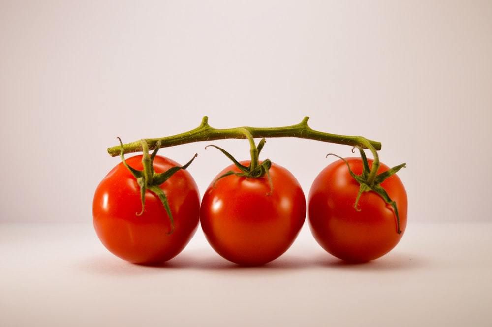 Посадка розсади помідорів: поради і рекомендації. Орієнтовно насіння томатів потрібно сіяти через 55-65 днів до висаджування розсади у відкритий ґрунт.