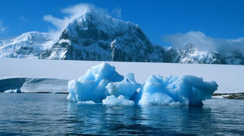 Вчені в Антарктиді помітили невідомі науці нічні явища. В Антарктиді зафіксували нічні «льодотрясіння» — сейсмічні явища, точне походження яких поки що залишається невідомим.