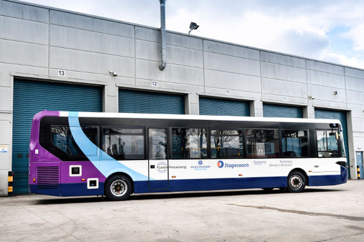 Англійці випробовують повнорозмірний безпілотний автобус. У 2020 році такі автобуси будуть тестувати вже з пасажирами.