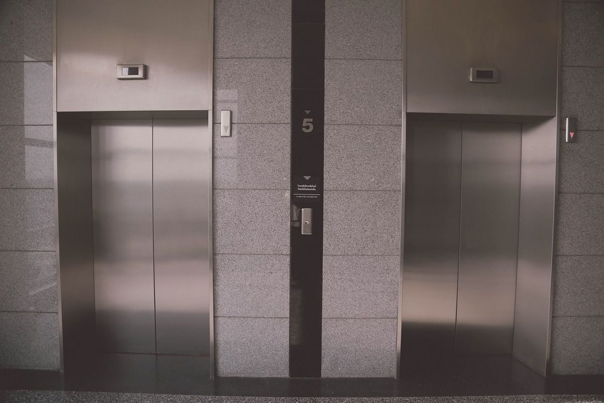 В Україні нові норми на установку ліфтів в житлових будинках. Мінрегіон має намір зобов'язати проектувати ліфти в нових житлових будинках поверховістю від 4-х поверхів.