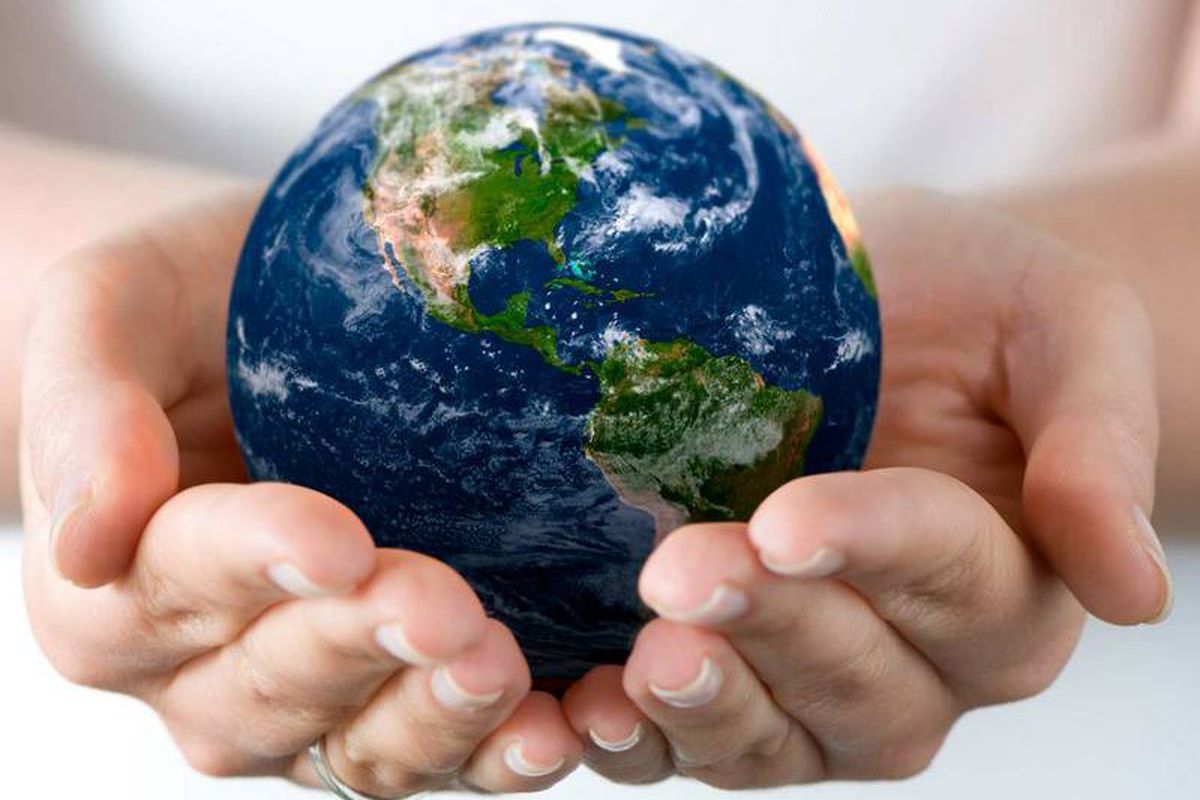 День Землі відзначається 20 березня. Щороку 20 березня в штаб-квартирі ООН в Нью-Йорку дзвонять в Дзвін миру і піднімають прапор Землі.