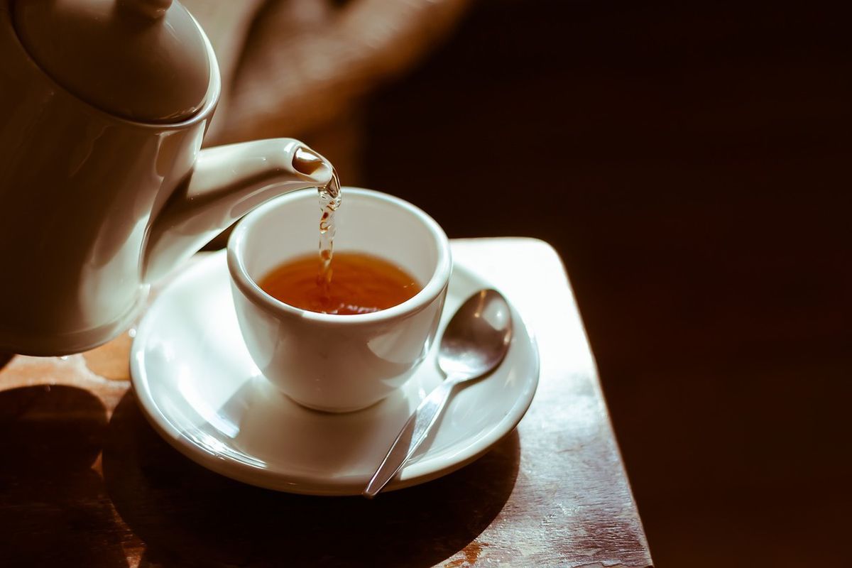 Нове дослідження показало що вживання чаю вище 65 градусів призводить до раку стравоходу. Багато людей починають свій день з чашки чаю. Але, згідно з новим дослідженням, гарячий чай може збільшувати ризик розвитку раку стравоходу.