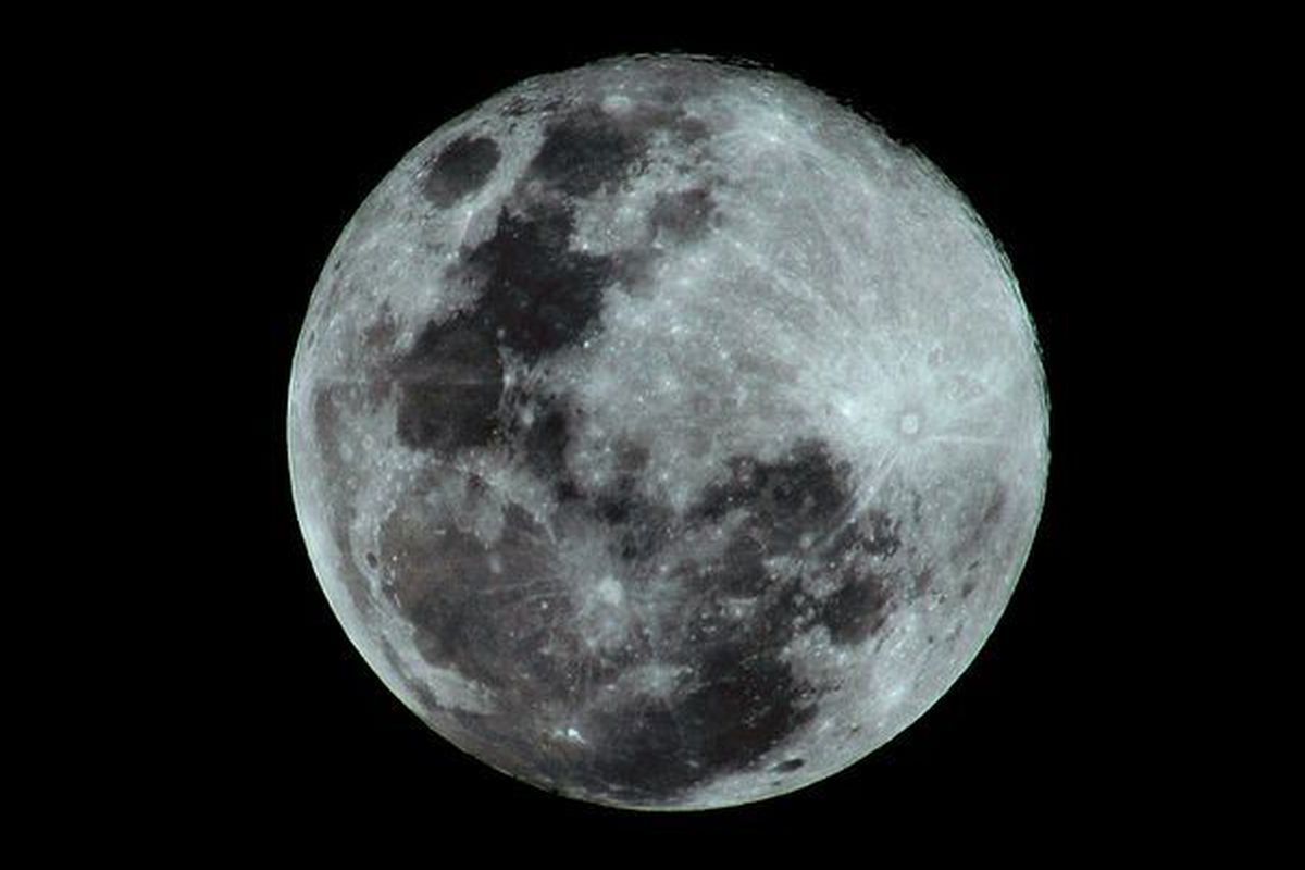В Україні 21 березня можна буде спостерігати "воронячий" Місяць. Майбутній березневе повний місяць збігається з астрономічним початком весни - весняним рівноденням.