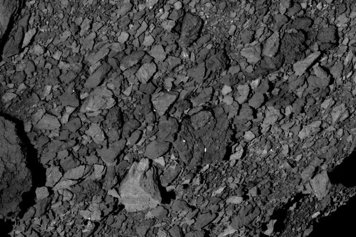 Потоки пилу: астероїд Бенну здивував учених. Виявилося, що він періодично випускає у навколишній простір частки власного матеріалу.