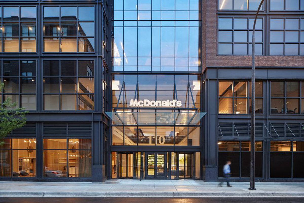 Як виглядає нова штаб-квартира McDonald's у Чикаго. Новий головний офіс найбільшої мережі фастфуду задумувався як і культурний центр, школа та історичний музей.