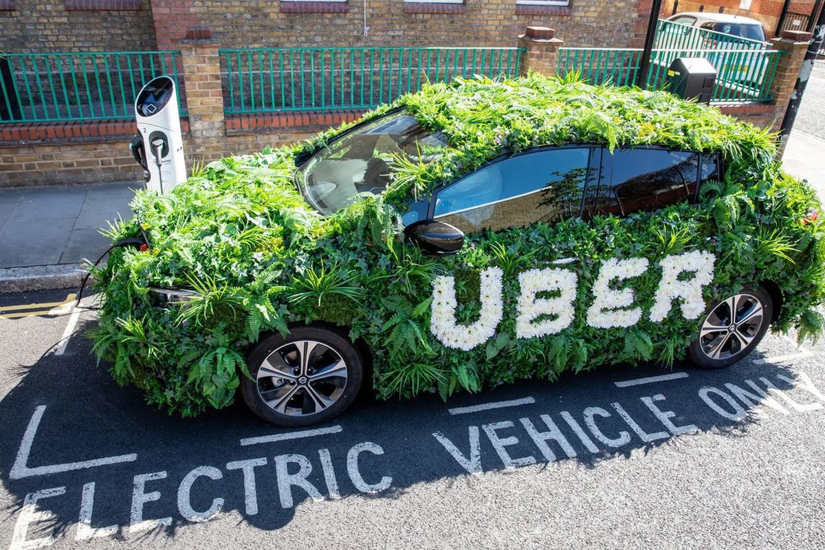 Uber запустив у Києві сервіс Uber Green на основі електромобілів. У сервісі Green будуть доступні, в основному, автомобілі Nissan Leaf.