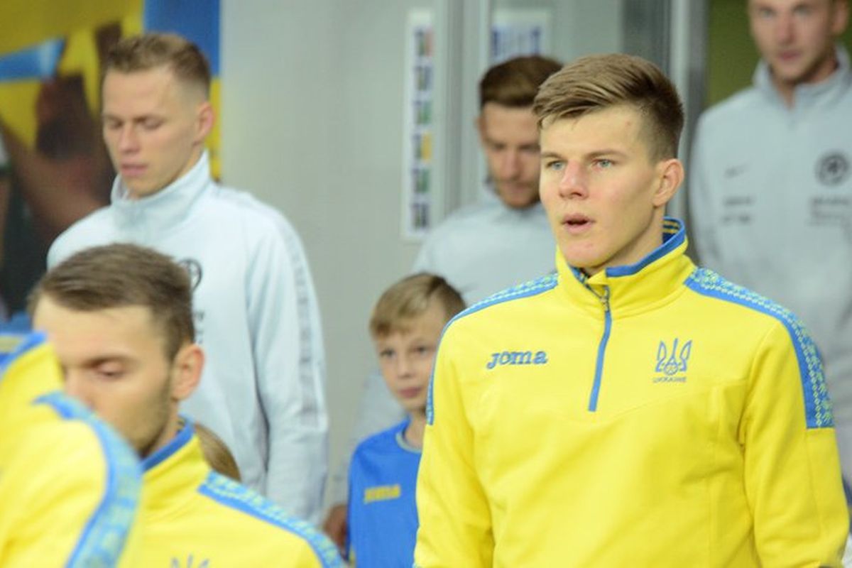Соболь розповів про готовність зіграти за національну команду на Євро-2020. Захисник збірної України Едуард Соболь вважає, що якщо синьо-жовті зіграють дисципліновано, то зможуть домогтися результату в Португалії.