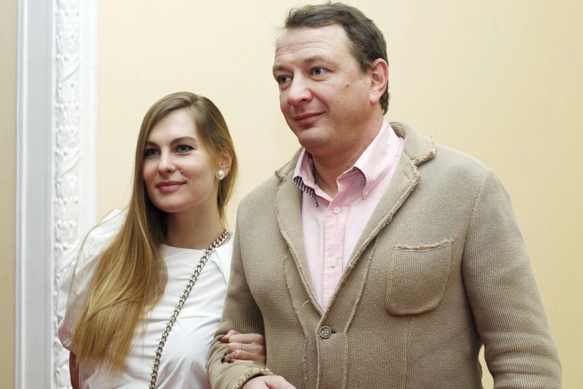 Актор Марат Башаров розлучився з дружиною Єлизаветою Шевирковою. Колишнє подружжя збережуть добрі відносини.