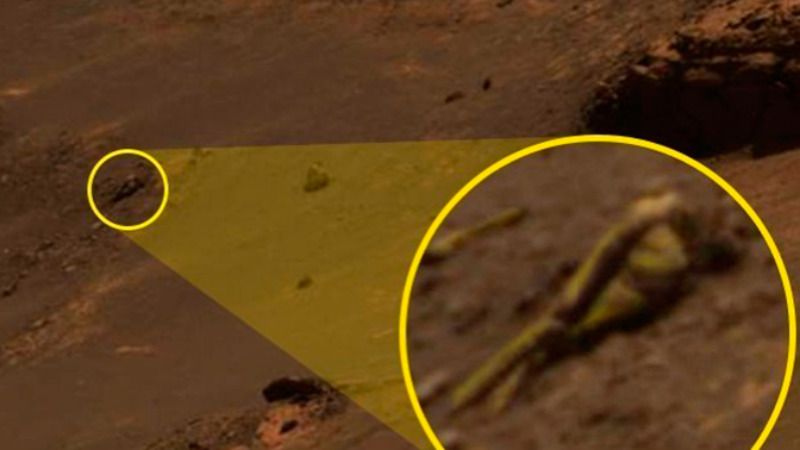 На Марсі зафіксували на фото дивний людиноподібний об'єкт. Кадр, на якому зафіксовано об'єкт, що нагадує людину, був зафіксований за допомогою робота космічного агентства Opportunity.