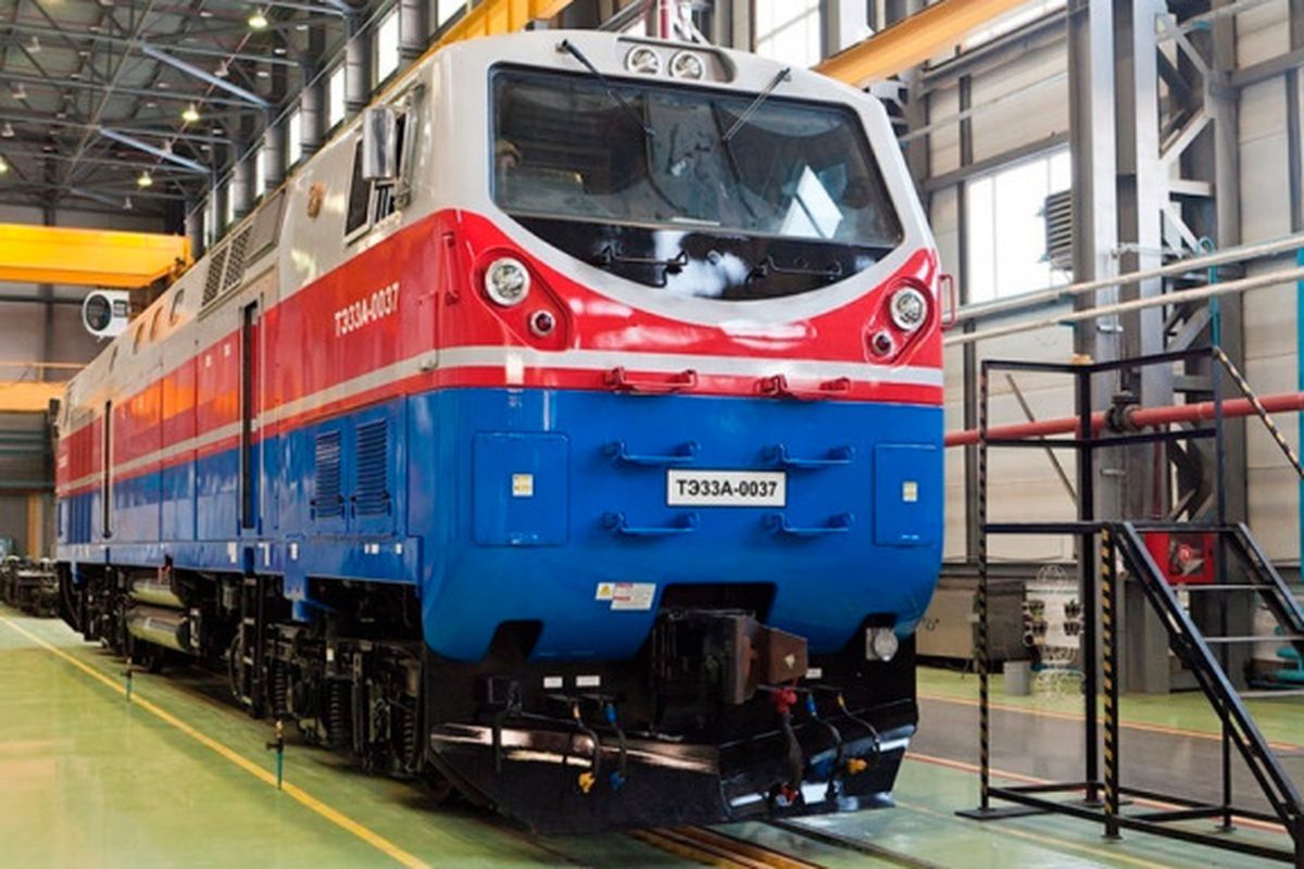 До України надійшли останні 5 локомотивів General Electric. Омелян підкреслив, що важливо не втрачати темпу, аби ще мінімум 15 нових локомотивів були передані Укрзалізниці.
