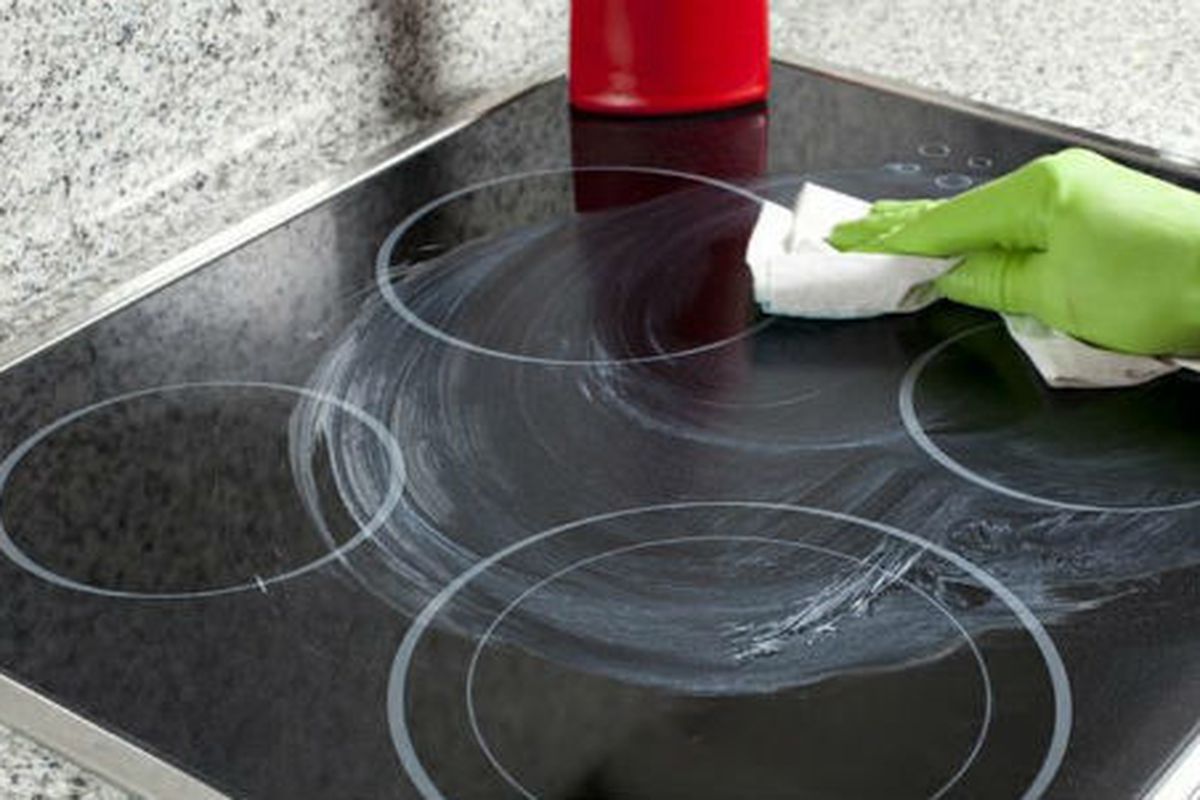 Чистота на кухні: як позбутися різноманітних плям на варильній поверхні плити. Корисні поради для видалення плям зі склокерамічної варильної поверхні.