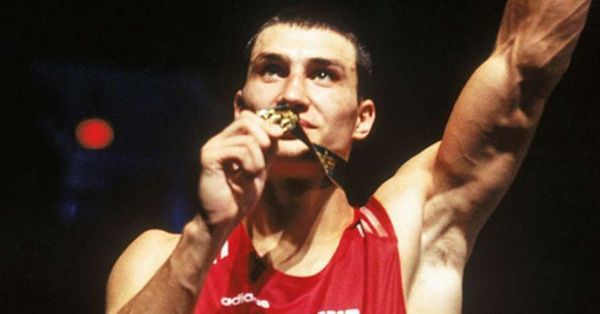 Легендарний український боксер Володимир Кличко святкує 43-річчя. Володимиру Кличку виповнилося 43 роки.
