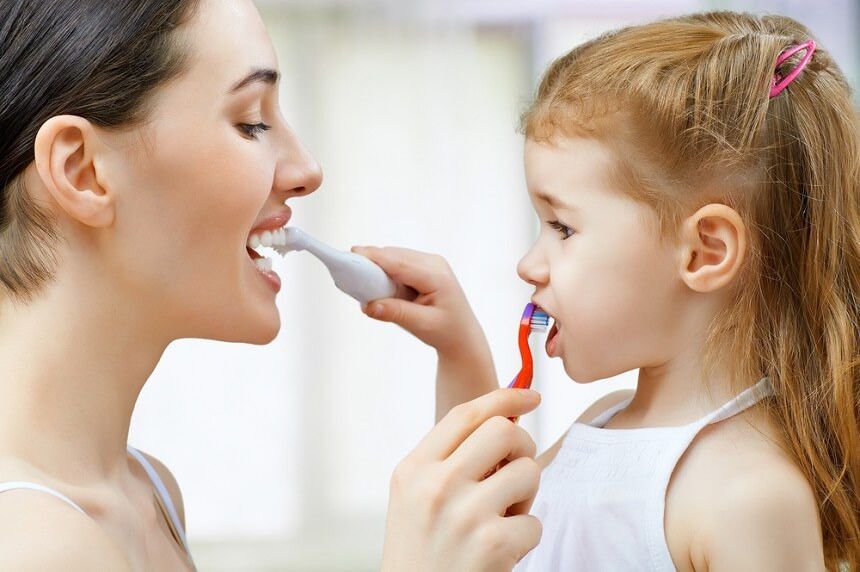 Дитина відмовляється чистити зуби: що робити?. Завдання батьків - зрозуміти причини і прищепити дитині звичку чистити зуби.