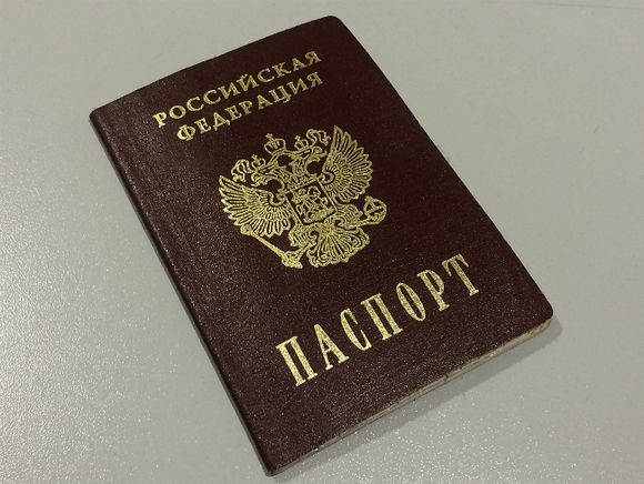 На Донбасі готуються до роздачі російських паспортів. Керівники угруповань «ДНР» і «ЛНР» готуються до масової роздачі населенню документів РФ.