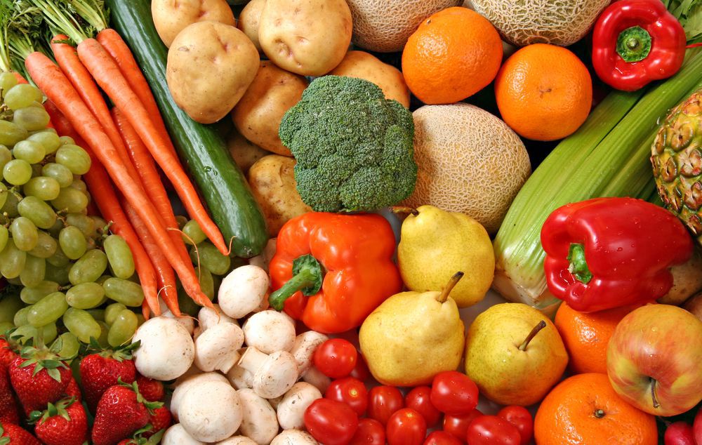 Які овочі та фрукти зберігають вітаміни до самого літа?. Що корисно їсти, а від чого навіть може бути шкода?