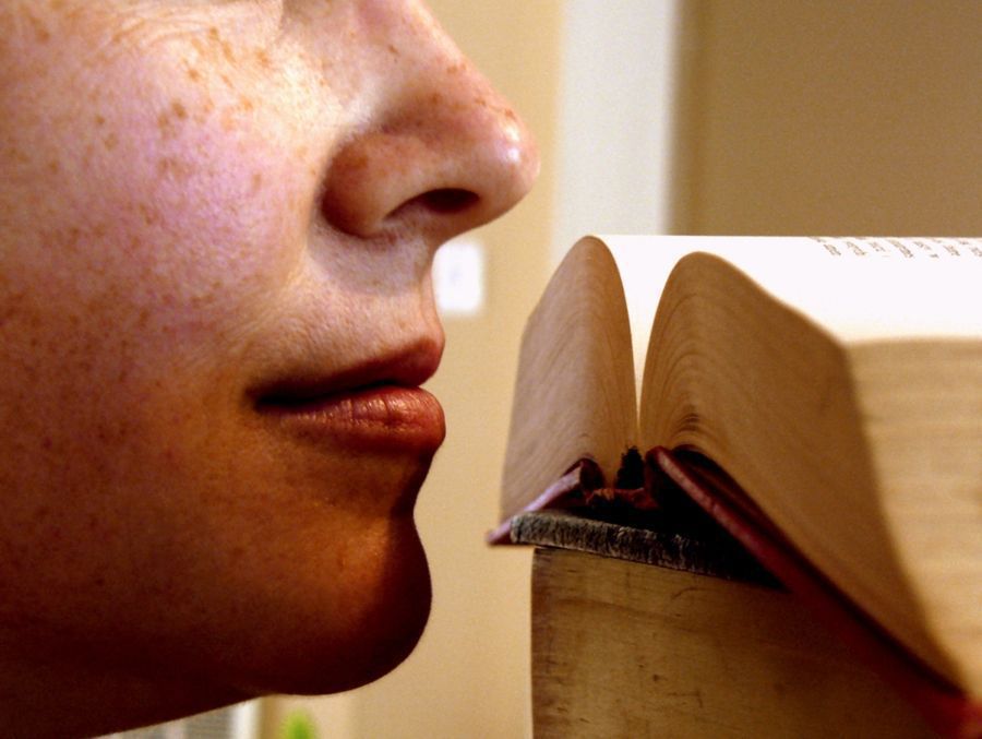 Чим пахнуть книги і чому нас приваблює цей запах?. Цьому є хімічне пояснення.