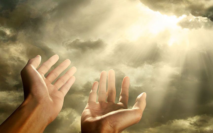 Розмова з Богом зміцнює людину: наука довела силу молитви