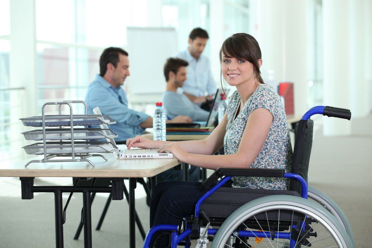 В Україні набирають чинності нові державні будівельні норми щодо облаштування робочих місць для інвалідів. З квітня 2019 року обладнання місць для людей з інвалідністю є обов'язковою вимогою.