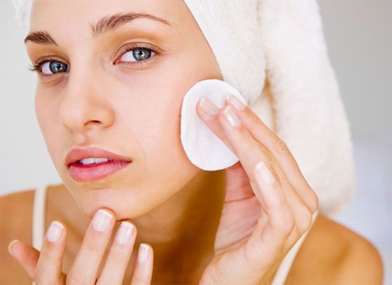 Експерти розвінчують найпопулярніші міфи про очищення шкіри обличчя. Спеціалісти розповідають, як потрібно вмиватися і про які міфи пора забути.