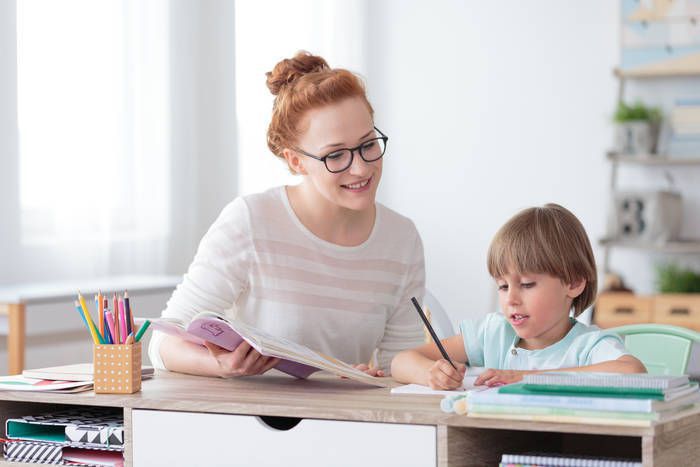 Декілька порад як зробити домашнє завдання з дитиною без стресу. Коли дитина іде до школи, у багатьох батьків виникають проблеми з домашнім завданням школяра.