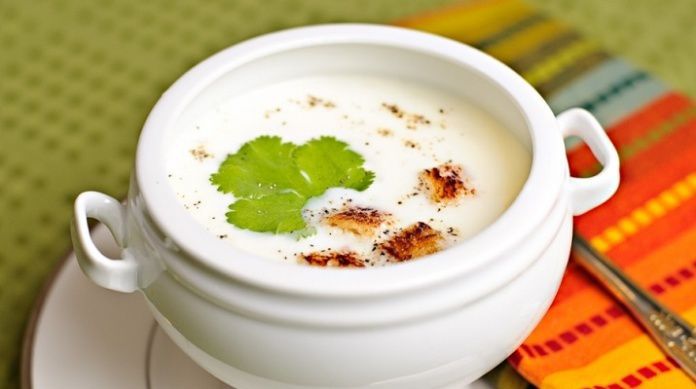 Часниковий суп з грінками: іспанська страва