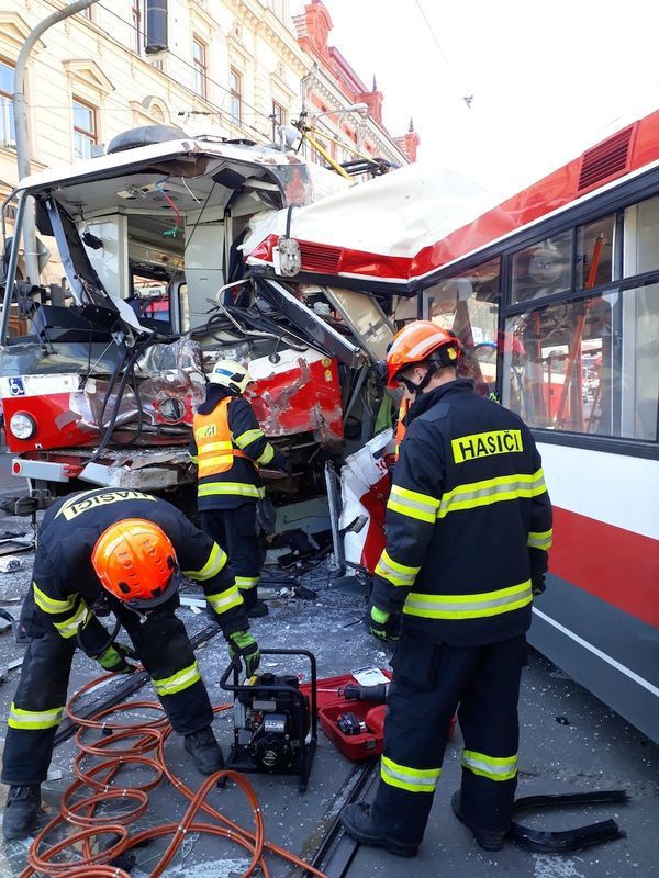 У Чехії зіткнулися трамвай і тролейбус: 38 постраждалих. У чеському Брно зіткнулися тролейбус і трамвай, в результаті постраждали не менше 38 чоловік.