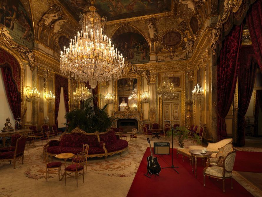 Лувр на добу стане готелем під зоряним небом Парижу. 