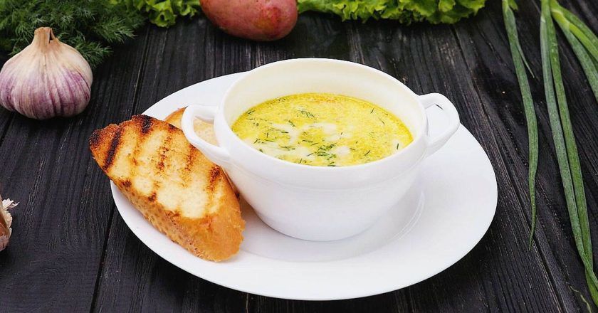 Міжнародний день супу - відзначається 5 квітня. В світі існує близько 200 видів супу і кілька тисяч рецептів його приготування.