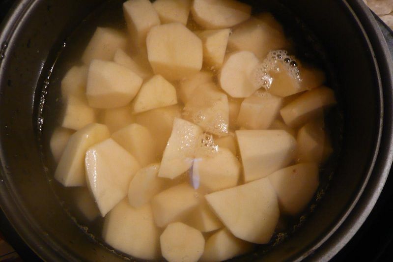 Апетитні картопляні «гнізда» з куркою і сиром. Буде смачно!