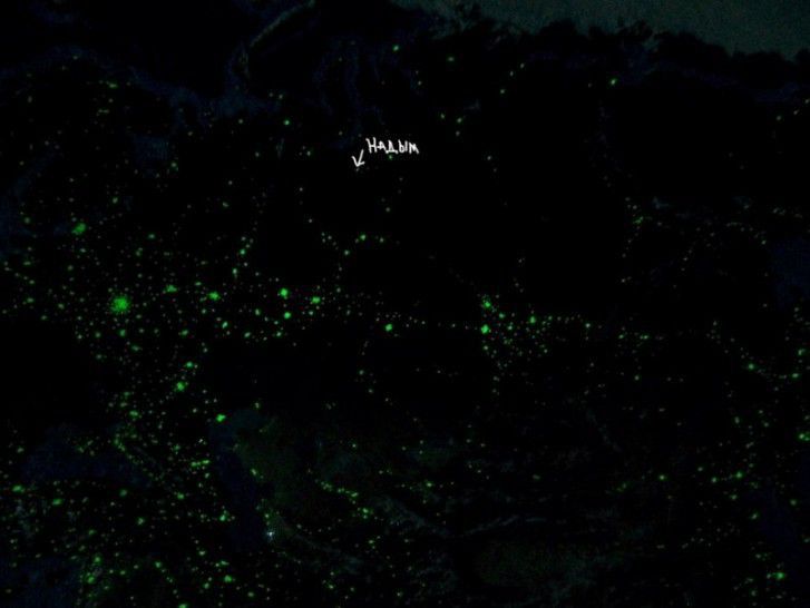 Витвір мистецтва: житель Надиму зробив об'ємну карту світу з порожньої стіни в своєму гаражі. Вона навіть світиться в темряві!