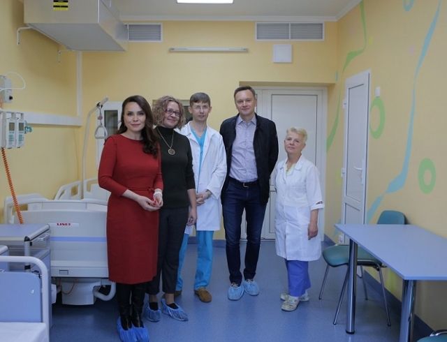 У Національному інституті раку відкрили дитячу палату для трансплантації кісткового мозку. Подробиці відкриття першої палати для трансплантації мозку в дитячому відділенні Києва.