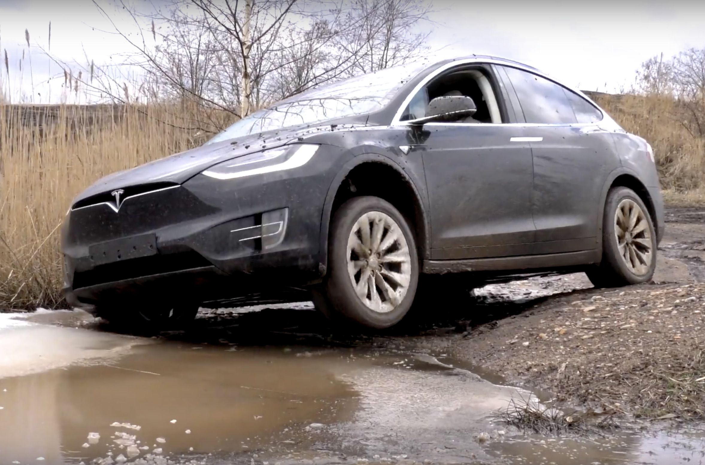 В електромобілях Tesla з'явиться корисна опція для українських доріг. Незабаром система автопілота електромобілів Tesla зможе самостійно об'їжджати вибоїни на дорогах.