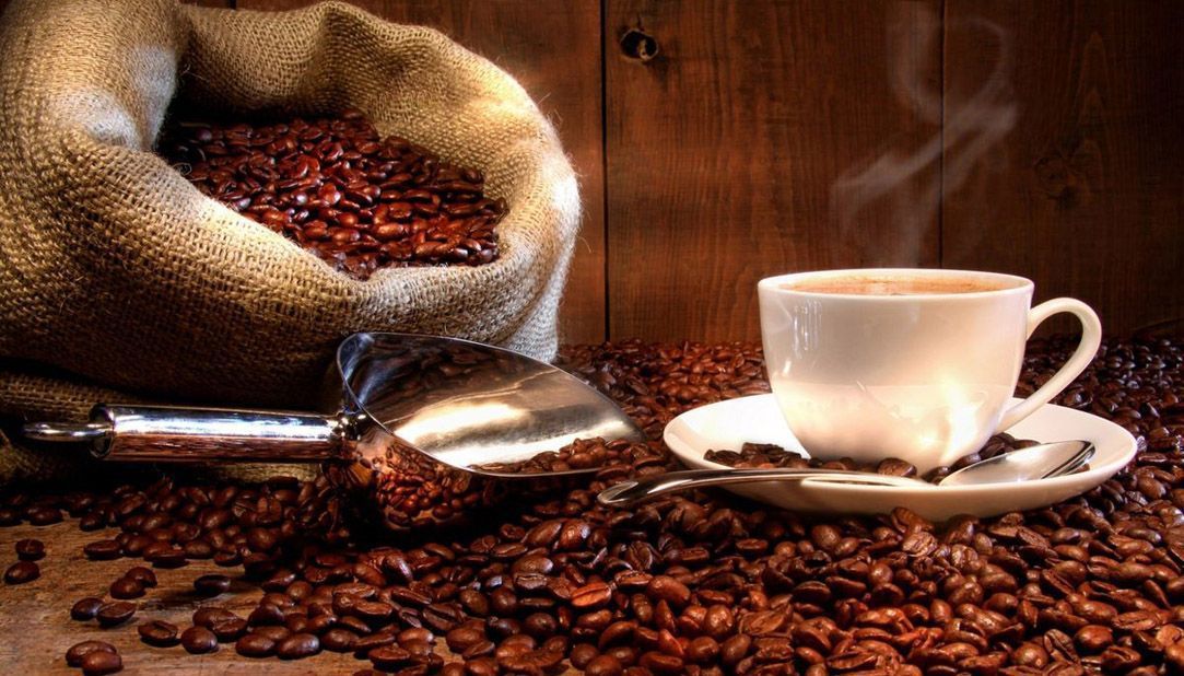 Нове дослідження: підбадьорити людину здатні предмети, які нагадують каву. Фахівці спробували дізнатися, як люди реагують на сигнали, пов'язані з кавою.