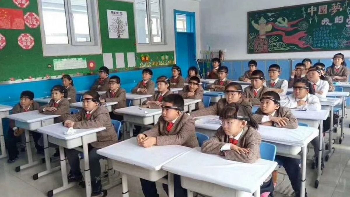 У школах Китаю на учнів одягають головні пов'язки з датчиками для сканування мозку і відслідковування уваги під час уроку. Деякі китайські школи, бажаючи підтримувати увагу своїх учнів під час уроків на високому рівні, приймають крайні заходи.