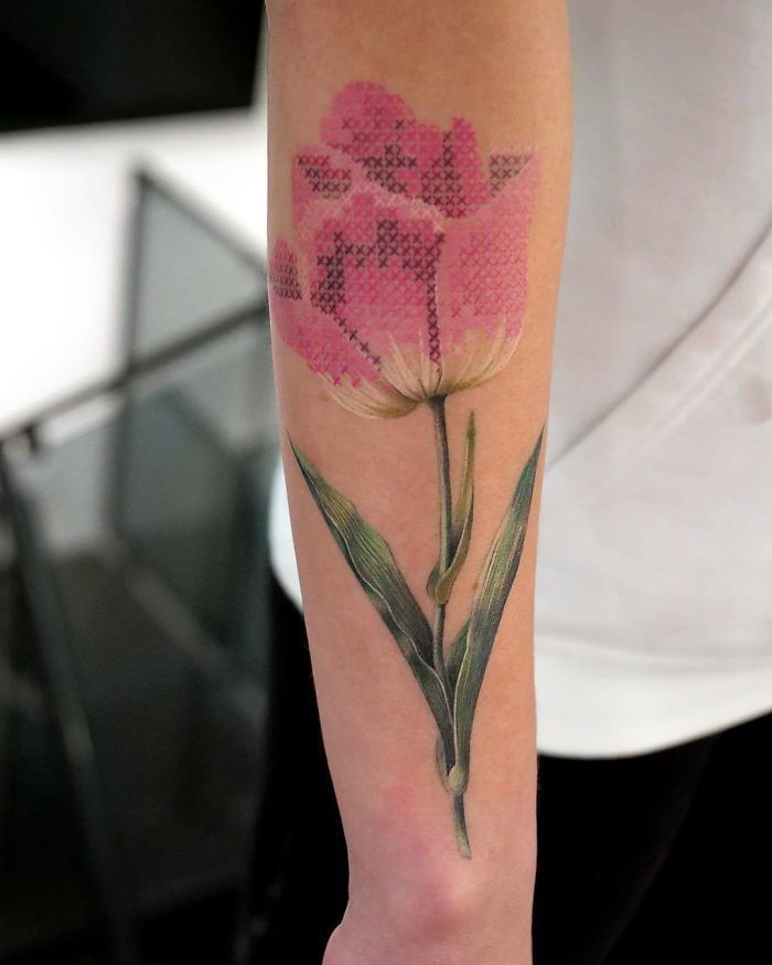 Новий тренд: вишите татуювання з ефектом 3D. Малюнки виглядають крутіше, ніж здається.