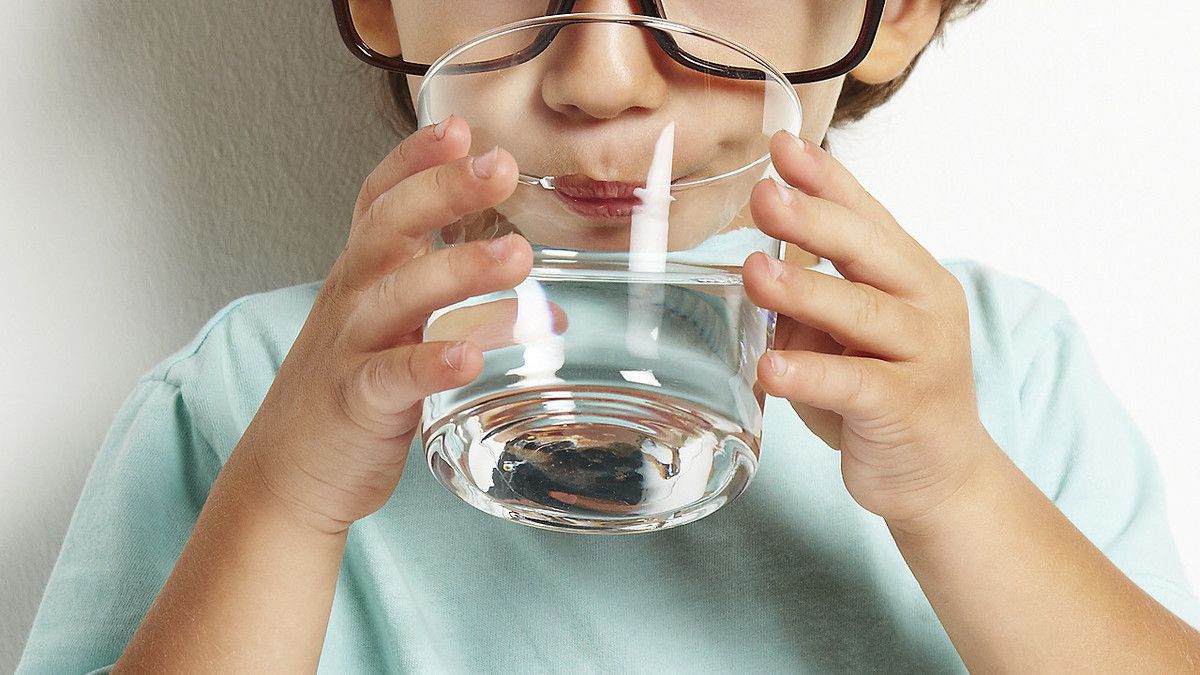 Яку воду краще пити: мінеральну або просто з-під крана?. В. о. голови МОЗ Уляна Супрун розповіла, яка вода безпечна для здоров'я.