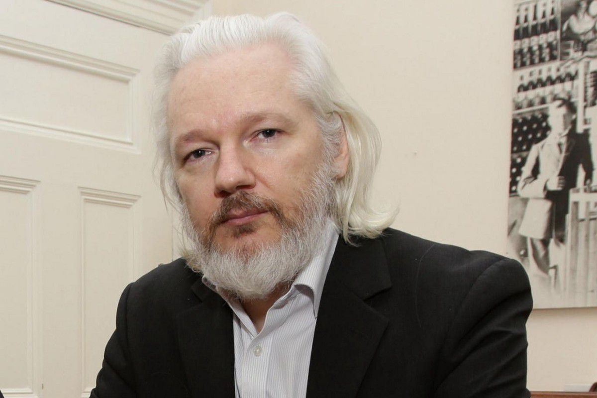 Засновника Wikileaks Джуліана Ассанжа заарештовано британською поліцією. Еквадор видворив Джуліана Ассанжа зі свого посольства, вперше за 7 років. Британська поліція заарештувала його на місці.