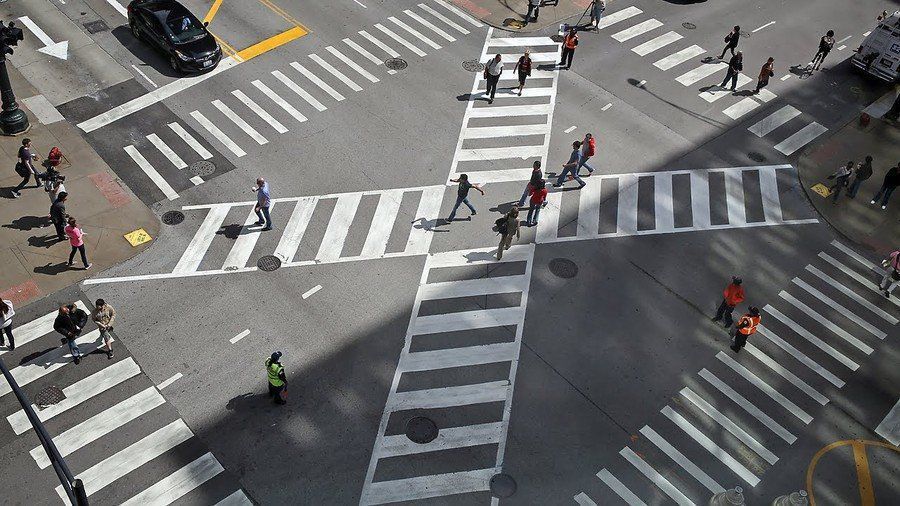 В Україні будуть будувати пішохідні переходи по-новому. Влада задумалася про безпеку пішоходів.