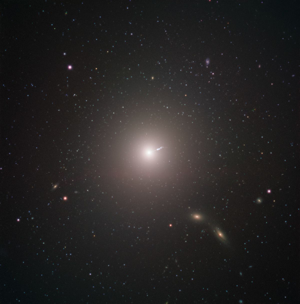 Астрономи вперше отримали зображення тіні чорної діри. Проект EHT спостерігав галактики М87.