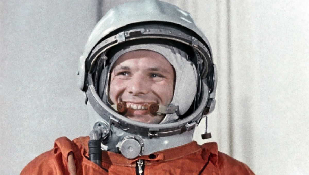 Всесвітній день авіації та космонавтики — відзначають 12 квітня. Це свято відзначається на честь історичного польоту радянського льотчика-космонавта Юрія Гагаріна який відкрив нову епоху в освоєнні космосу.