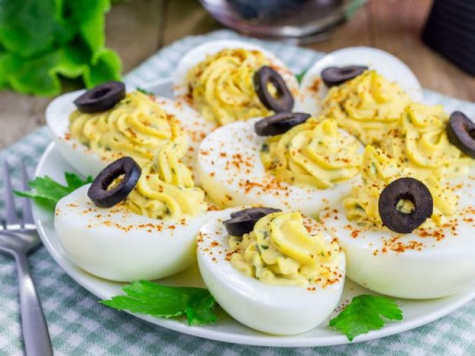 Фаршировані яйця по-грецьки. Це дуже смачно і незвичайно!