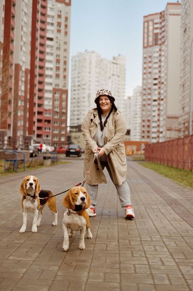 Українська хіп-хоп виконавиця Alyona Alyona прикрасила сторінки американського Vogue. Alyona Alyona знялася у фотосесії для американського номеру, а також дала інтерв'ю про своє життя.
