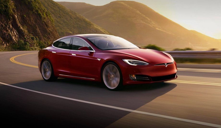 Tesla вбудовує автопілот і піднімає ціни на всі авто. Виняток зробили тільки для найдешевшої моделі Tesla Model 3.