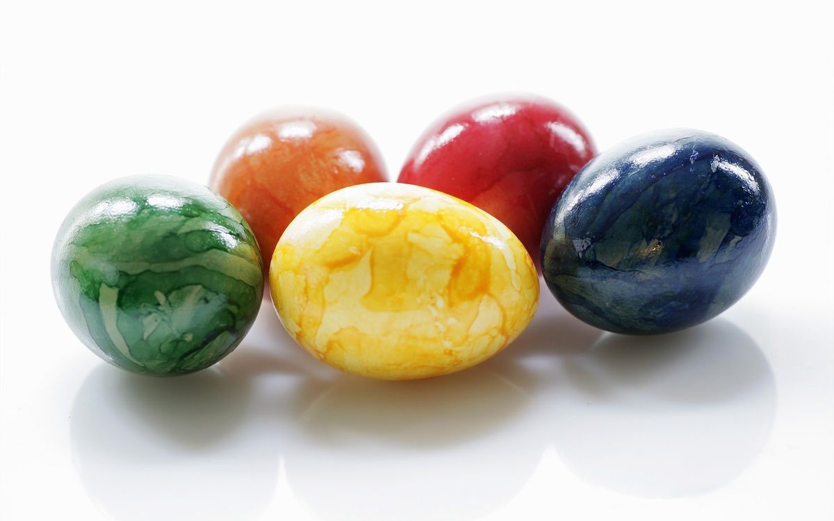 Як пофарбувати яйця на Великдень: декілька цікавих способів. Робити чудові писанки зовсім не складно.