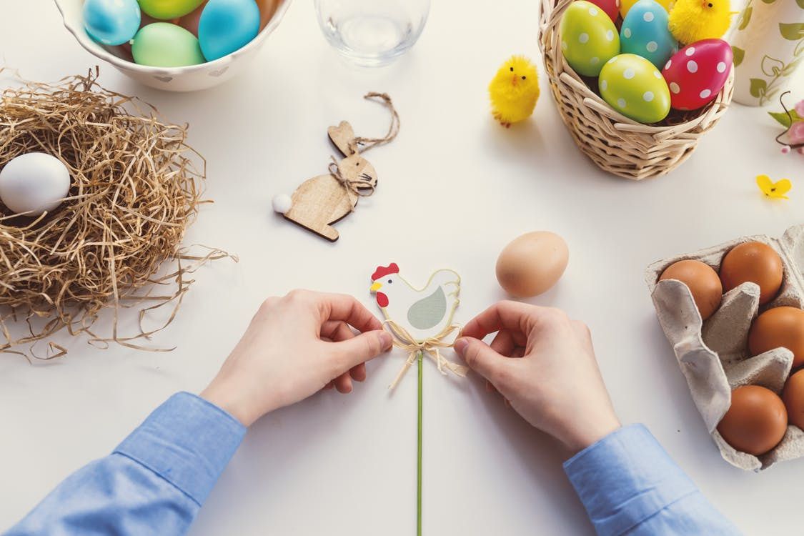 Як пофарбувати яйця на Великдень: декілька цікавих способів. Робити чудові писанки зовсім не складно.
